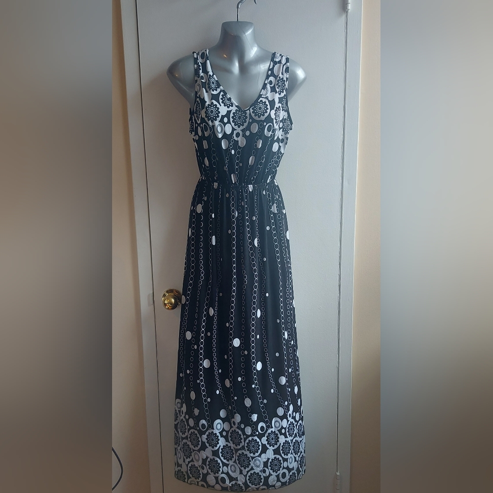 NWT Sleeveless Maxi Dress Size Medium